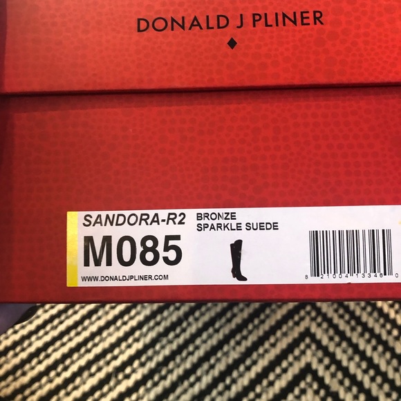 Beautiful Donald J Pliner Sandora sparkle boots. - Picture 8 of 8